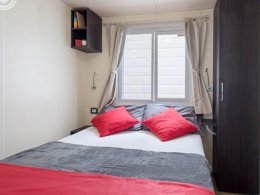 Camping Pas Cher vous présente avec son site Officiel campingpascher.fr, le Camping Centro Turistico San Nicola classé 4 étoiles, situé sur la commune de Peschici dans le département Foggia (Pouilles) en Italie. Le camping Centro Turistico San Nicola, vous présente un hébergement de type mobil-home de 25 m² et télévision. Le camping Centro Turistico San Nicola vous propose du mercredi 01 avril au mercredi 08 avril 2026 pour 7 nuits à 794.7€. Cette location propose 138 dates différentes pour réserver votre séjour. Découvrez également les 7 autres gammes d'hébergements du camping. Les Avis clients pour le Camping Centro Turistico San Nicola sont de 7 sur 10. Mer, Animations familiales, Club enfants, Court de tennis, Salle de jeux vidéo, Sports nautiques, Terrain de football, Terrain multisports, Bar, Pizzeria, Restaurant, Snack/Bar, Épicerie,... En savoir plus : cliquez-ICI.