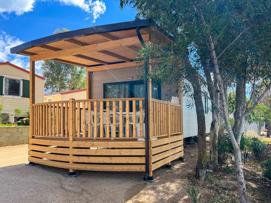 Camping Pas Cher vous présente avec son site Officiel campingpascher.fr, le Camping Capo D'Orso classé 3 étoiles, situé sur la commune de Palau dans le département Olbia-tempio (Sardaigne) en Italie. Le camping Capo D'Orso, vous présente un hébergement de type mobil-home de 34 m² pour 2 personnes et télévision. Le camping Capo D'Orso vous propose du mercredi 10 juin au mercredi 17 juin 2026, en promotion à -12% pour 7 nuits à 1260,75 € au lieu de 1432,8 € soit une Économie de 172,05 €. Cette location propose 57 dates différentes pour réserver votre séjour. Découvrez également les 6 autres gammes d'hébergements du camping. Mer, Piscine extérieure, Animations familiales, Club enfants, Aire de jeux enfants, Canoë-kayak, Court de tennis, Planche à voile, Plongée, Randonnée, Surf, Terrain de beach-volley, Terrain de football, Voile, Bar, Pizzeria, Plats à emporter, Snack/Bar, Supermarché, Épicerie,... En savoir plus : cliquez-ICI.