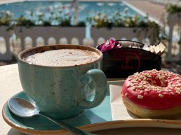 Camping Pas Cher vous présente avec son site Officiel campingpascher.fr, le Camping San Benedetto Relais classé 4 étoiles, situé sur la commune de Peschiera Del Garda dans le département Vérone (Vénétie) en Italie. Le camping San Benedetto Relais, vous présente un hébergement de type mobil-home pour 1 personne. Le camping San Benedetto Relais vous propose du vendredi 27 mars au vendredi 03 avril 2026 pour 7 nuits à 717.2€. Cette location propose 21 dates différentes pour réserver votre séjour. Découvrez également les 3 autres gammes d'hébergements du camping. Les Avis clients pour le Camping San Benedetto Relais sont de 7 sur 10. Lac, Piscine extérieure, Animations familiales, Club enfants, Aire de jeux enfants, Canoë-kayak, Ping-pong, Pétanque, Terrain de football, Terrain multisports, Bar, Pizzeria, Restaurant, Snack/Bar,... En savoir plus : cliquez-ICI.