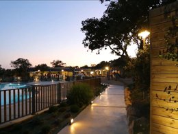 Camping Pas Cher vous présente avec son site Officiel campingpascher.fr, le Camping Le Damier classé 3 étoiles, situé sur la commune de Pianottoli Caldarello dans le département Corse Du Sud (Corse) en France. Le camping Le Damier, vous présente un hébergement de type mobil-home de 24 m² pour 5 personnes. Le camping Le Damier vous propose du vendredi 10 avril au vendredi 17 avril 2026 pour 7 nuits à 350€. Cette location propose 78 dates différentes pour réserver votre séjour. Découvrez également les 11 autres gammes d'hébergements du camping. Les Avis clients pour le Camping Le Damier sont excellents avec une note moyenne de 8 sur 10. Piscine extérieure, Animations familiales, Aire de jeux enfants, Cyclisme, Pétanque, Bar, Pizzeria, Épicerie,... En savoir plus : cliquez-ICI.