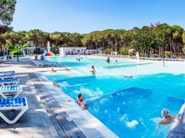 Camping Pas Cher vous présente avec son site Officiel campingpascher.fr, le Établissement Neptuno, situé sur la commune de Pals dans le département Gérone (Catalogne) en Espagne. L'établissement Neptuno vous propose un hébergement de type mobil-home de 30 m². L'établissement vous propose 12 autres types d'hébergements. Découvrez tous nos séjours à petits prix dans la commune et aux alentours de Pals du département : Gérone (Catalogne).... En savoir plus : cliquez-ICI.