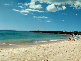 Camping Pas Cher vous présente avec son site Officiel campingpascher.fr, le Camping Kevano Plage classé 3 étoiles, situé sur la commune de Pianottoli Caldarello dans le département Corse Du Sud (Corse) en France. Le camping Kevano Plage, vous présente un hébergement de type mobil-home. Le camping Kevano Plage vous proposeun séjour PAS CHER avec une REMISEdu dimanche 27 septembre au dimanche 04 octobre 2026, en promotion à -54% pour 7 nuits à 280 € au lieu de 614,0 € soit une Économie de 334 €. Cette location propose 7 dates différentes pour réserver votre séjour. Découvrez également les 1 autres gammes d'hébergements du camping. Les Avis clients pour le Camping Kevano Plage sont excellents avec une note moyenne de 8 sur 10. Aire de jeux enfants, Baby-foot, Ping-pong, Plongée, Randonnée, Bar, Dépôt de pain, Plats à emporter, Snack/Bar, Épicerie,... En savoir plus : cliquez-ICI.