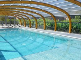 Camping Pas Cher vous présente avec son site Officiel campingpascher.fr, le Camping Noix De Pecan'y classé 3 étoiles, situé sur la commune de Paleyrac dans le département Dordogne (Aquitaine) en France. Le camping Noix De Pecan'y vous propose un hébergement de type mobil-home de 38 m² avec climatisation (télévision). L'établissement vous propose 14 autres types d'hébergements. Découvrez tous nos séjours à petits prix dans la commune et aux alentours de Paleyrac du département : Dordogne (Aquitaine). Les Avis clients pour le Camping Noix De Pecan'y sont de 7 sur 10. Piscine couverte, Animations familiales, Aire de jeux enfants, Baby-foot, Canoë-kayak, Centre équestre, Court de tennis, Golf, Ping-pong, Piscine, Pétanque, Randonnée, Salle de jeux vidéo, Terrain de badminton, Terrain de volley-ball, Dépôt de pain, Épicerie,... En savoir plus : cliquez-ICI.