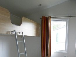 Camping Pas Cher vous présente avec son site Officiel campingpascher.fr, le Camping Noix De Pecan'y classé 3 étoiles, situé sur la commune de Paleyrac dans le département Dordogne (Aquitaine) en France. Le camping Noix De Pecan'y, vous présente un hébergement de type mobil-home de 32 m² avec climatisation. Le camping Noix De Pecan'y vous propose du mercredi 01 avril au mercredi 08 avril 2026 pour 7 nuits à 300€. Cette location propose 52 dates différentes pour réserver votre séjour. Découvrez également les 11 autres gammes d'hébergements du camping. Piscine couverte, Animations familiales, Aire de jeux enfants, Baby-foot, Canoë-kayak, Centre équestre, Court de tennis, Golf, Ping-pong, Piscine, Pétanque, Randonnée, Salle de jeux vidéo, Terrain de badminton, Terrain de volley-ball, Dépôt de pain, Épicerie,... En savoir plus : cliquez-ICI.