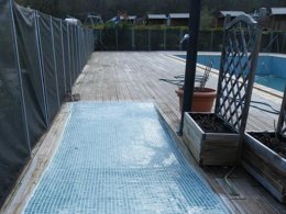 Camping Pas Cher vous présente avec son site Officiel campingpascher.fr, le Camping Noix De Pecan'y classé 3 étoiles, situé sur la commune de Paleyrac dans le département Dordogne (Aquitaine) en France. Le camping Noix De Pecan'y, vous présente un hébergement de type bungalow de 12 m². Le camping Noix De Pecan'y vous propose du dimanche 21 juin au dimanche 28 juin 2026 pour 7 nuits à 290€. Cette location propose 28 dates différentes pour réserver votre séjour. Découvrez également les 11 autres gammes d'hébergements du camping. Piscine couverte, Animations familiales, Aire de jeux enfants, Baby-foot, Canoë-kayak, Centre équestre, Court de tennis, Golf, Ping-pong, Piscine, Pétanque, Randonnée, Salle de jeux vidéo, Terrain de badminton, Terrain de volley-ball, Dépôt de pain, Épicerie,... En savoir plus : cliquez-ICI.