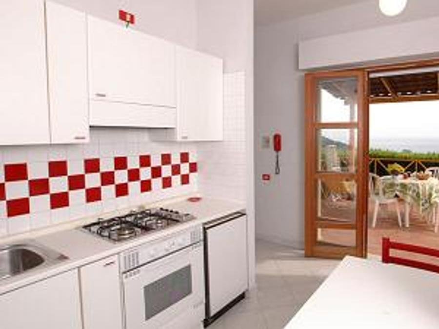 Camping Pas Cher vous présente avec son site Officiel campingpascher.fr, le Camping Residence Trivento classé 2 étoiles, situé sur la commune de Palinuro dans le département Salerne (Campanie) en Italie. Le camping Residence Trivento, vous présente un hébergement de type appartement de 27 m² et télévision. Le camping Residence Trivento vous propose du lundi 21 septembre au lundi 28 septembre 2026 pour 7 nuits à 441€. Cette location propose 69 dates différentes pour réserver votre séjour. Découvrez également les 4 autres gammes d'hébergements du camping. Mer, Piscine extérieure, Animations familiales, Club enfants, Court de tennis, Ping-pong, Piscine, Pétanque, Terrain multisports, Bar, Restaurant,... En savoir plus : cliquez-ICI.