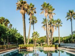 Camping Pas Cher vous présente avec son site Officiel campingpascher.fr, le Camping Bellsol classé 3 étoiles, situé sur la commune de Pineda De Mar dans le département Barcelone (Catalogne) en Espagne. Le camping Bellsol, vous présente un hébergement de type mobil-home de 20 m². Le camping Bellsol vous propose du vendredi 04 décembre au vendredi 11 décembre 2026 pour 7 nuits à 587€. Cette location propose 1 dates différentes pour réserver votre séjour. Découvrez également les 3 autres gammes d'hébergements du camping. Les Avis clients pour le Camping Bellsol sont excellents avec une note moyenne de 8 sur 10. Piscine extérieure, Aire de jeux enfants, Ping-pong, Randonnée, Terrain de football, Bar, Plats à emporter,... En savoir plus : cliquez-ICI.