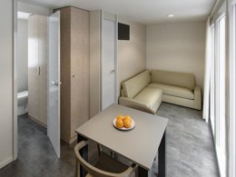 Camping Pas Cher vous présente avec son site Officiel campingpascher.fr, le Camping Bellsol classé 3 étoiles, situé sur la commune de Pineda De Mar dans le département Barcelone (Catalogne) en Espagne. Le camping Bellsol, vous présente un hébergement de type mobil-home de 20 m². Le camping Bellsol vous propose du vendredi 04 décembre au vendredi 11 décembre 2026 pour 7 nuits à 587€. Cette location propose 1 dates différentes pour réserver votre séjour. Découvrez également les 3 autres gammes d'hébergements du camping. Les Avis clients pour le Camping Bellsol sont excellents avec une note moyenne de 8 sur 10. Piscine extérieure, Aire de jeux enfants, Ping-pong, Randonnée, Terrain de football, Bar, Plats à emporter,... En savoir plus : cliquez-ICI.