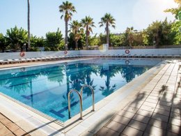 Camping Pas Cher vous présente avec son site Officiel campingpascher.fr, le Camping Bellsol classé 3 étoiles, situé sur la commune de Pineda De Mar dans le département Barcelone (Catalogne) en Espagne. Le camping Bellsol, vous présente un hébergement de type mobil-home de 31 m² avec climatisation et télévision. Le camping Bellsol vous propose du sam. 13 décembre au sam. 20 décembre 2025 avec une PROMO de DERNIÈRE MINUTE, en promotion à -12% pour 7 nuits à 544 € au lieu de 625,0 € soit une Économie de 81 €. Cette location propose 300 dates différentes pour réserver votre séjour. Découvrez également les 3 autres gammes d'hébergements du camping. Les Avis clients pour le Camping Bellsol sont excellents avec une note moyenne de 8 sur 10. Piscine extérieure, Aire de jeux enfants, Ping-pong, Randonnée, Terrain de football, Bar, Plats à emporter,... En savoir plus : cliquez-ICI.