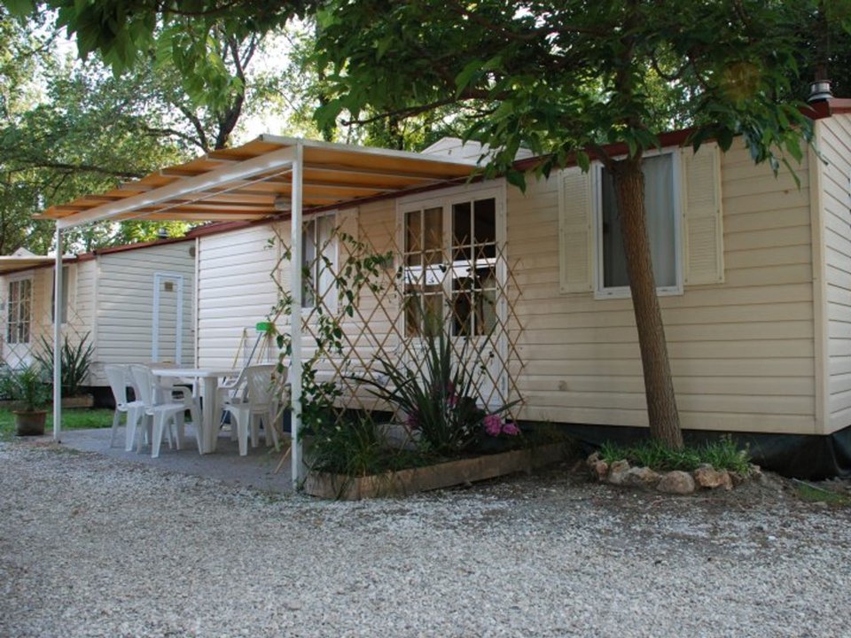 Camping Pas Cher vous présente avec son site Officiel campingpascher.fr, le Camping Torre Pendente classé 1 étoile, situé sur la commune de Pisa dans le département Pise (Toscane) en Italie. Le camping Torre Pendente vous propose un hébergement de type mobil-home de 24 m² pour 1 personne avec climatisation (télévision). L'établissement vous propose 5 autres types d'hébergements. Découvrez tous nos séjours à petits prix dans la commune et aux alentours de Pisa du département : Pise (Toscane). Les Avis clients pour le Camping Torre Pendente sont de 7 sur 10. Piscine extérieure, Animations familiales, Aire de jeux enfants, Baby-foot, Ping-pong, Terrain de beach-volley, Bar, Pizzeria, Restaurant, Épicerie,... En savoir plus : cliquez-ICI.