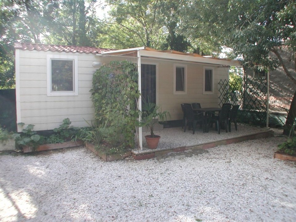 Camping Pas Cher vous présente avec son site Officiel campingpascher.fr, le Camping Torre Pendente classé 1 étoile, situé sur la commune de Pisa dans le département Pise (Toscane) en Italie. Le camping Torre Pendente vous propose un hébergement de type mobil-home de 32 m² pour 1 personne avec climatisation (télévision). L'établissement vous propose 5 autres types d'hébergements. Découvrez tous nos séjours à petits prix dans la commune et aux alentours de Pisa du département : Pise (Toscane). Les Avis clients pour le Camping Torre Pendente sont de 7 sur 10. Piscine extérieure, Animations familiales, Aire de jeux enfants, Baby-foot, Ping-pong, Terrain de beach-volley, Bar, Pizzeria, Restaurant, Épicerie,... En savoir plus : cliquez-ICI.