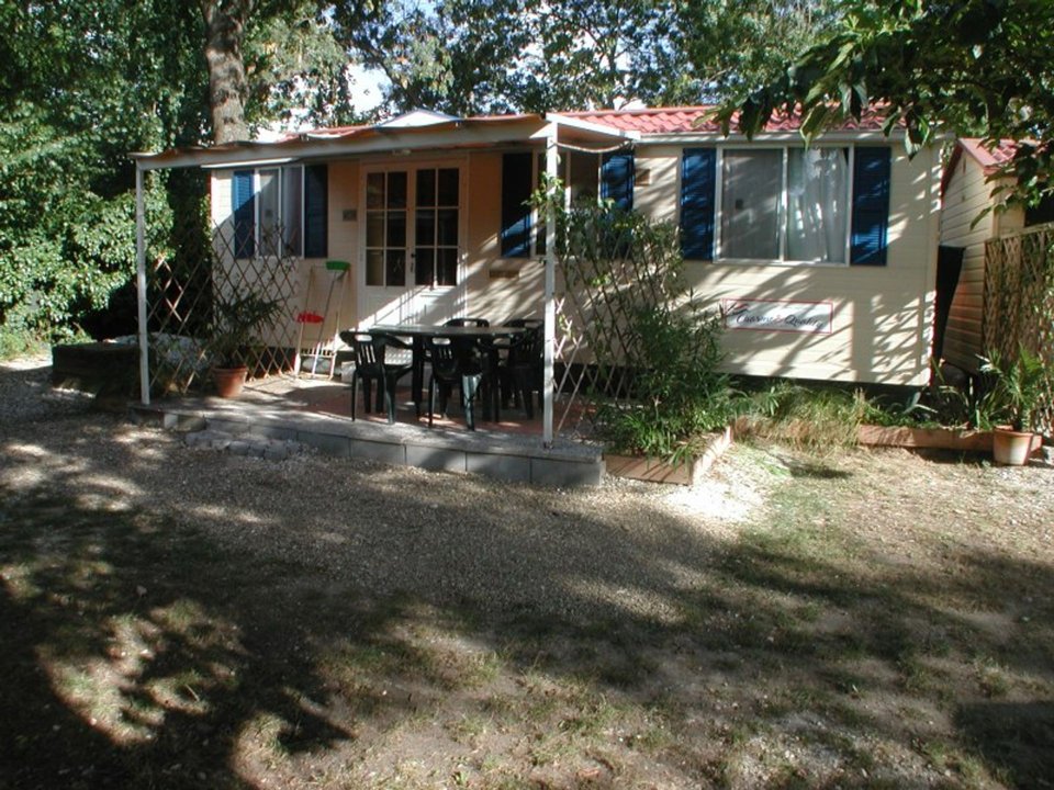 Camping Pas Cher vous présente avec son site Officiel campingpascher.fr, le Camping Torre Pendente classé 1 étoile, situé sur la commune de Pisa dans le département Pise (Toscane) en Italie. Le camping Torre Pendente vous propose un hébergement de type mobil-home de 28 m² avec climatisation. L'établissement vous propose 5 autres types d'hébergements. Découvrez tous nos séjours à petits prix dans la commune et aux alentours de Pisa du département : Pise (Toscane). Les Avis clients pour le Camping Torre Pendente sont de 7 sur 10. Piscine extérieure, Animations familiales, Aire de jeux enfants, Baby-foot, Ping-pong, Terrain de beach-volley, Bar, Pizzeria, Restaurant, Épicerie,... En savoir plus : cliquez-ICI.