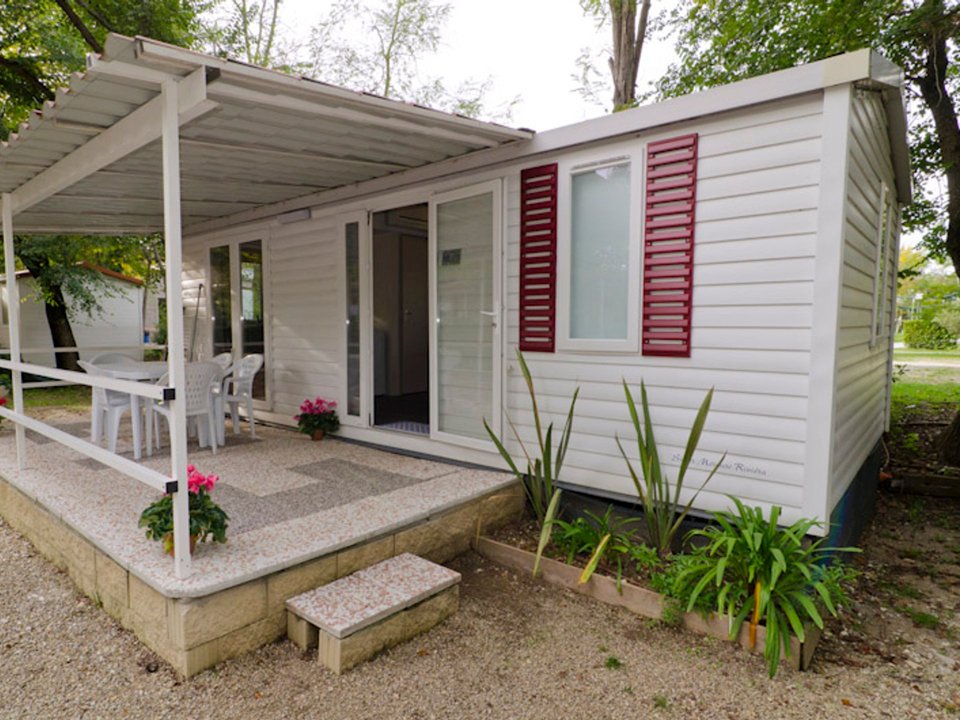 Camping Pas Cher vous présente avec son site Officiel campingpascher.fr, le Camping Torre Pendente classé 1 étoile, situé sur la commune de Pisa dans le département Pise (Toscane) en Italie. Le camping Torre Pendente vous propose un hébergement de type mobil-home de 34 m² avec climatisation (télévision). L'établissement vous propose 5 autres types d'hébergements. Découvrez tous nos séjours à petits prix dans la commune et aux alentours de Pisa du département : Pise (Toscane). Les Avis clients pour le Camping Torre Pendente sont de 7 sur 10. Piscine extérieure, Animations familiales, Aire de jeux enfants, Baby-foot, Ping-pong, Terrain de beach-volley, Bar, Pizzeria, Restaurant, Épicerie,... En savoir plus : cliquez-ICI.