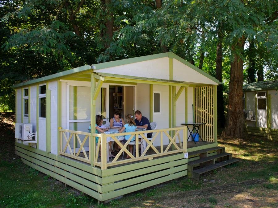 Camping Pas Cher vous présente avec son site Officiel campingpascher.fr, le Camping Portes D'Ariège classé 3 étoiles, situé sur la commune de Pamiers dans le département Ariège (Midi Pyrénées) en France. Le camping Portes D'Ariège vous propose un hébergement de type chalet de 24 m² avec climatisation (télévision). L'établissement vous propose 6 autres types d'hébergements. Découvrez tous nos séjours à petits prix dans la commune et aux alentours de Pamiers du département : Ariège (Midi Pyrénées). Les Avis clients pour le Camping Portes D'Ariège sont de 7 sur 10. LacRivière, Piscine extérieure, Animations familiales, Aire de jeux enfants, Canoë-kayak, Centre équestre, Court de tennis, Golf, Pétanque, Bar, Restaurant,... En savoir plus : cliquez-ICI.