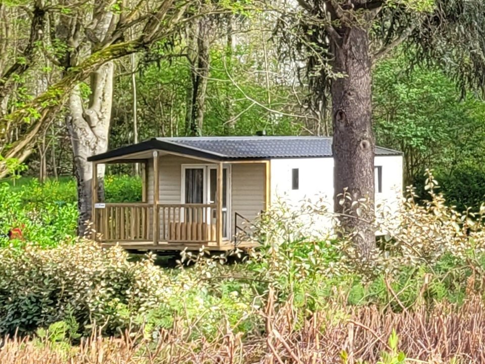 Camping Pas Cher vous présente avec son site Officiel campingpascher.fr, le Camping Portes D'Ariège classé 3 étoiles, situé sur la commune de Pamiers dans le département Ariège (Midi Pyrénées) en France. Le camping Portes D'Ariège vous propose un hébergement de type mobil-home pour 4 personnes avec climatisation (télévision). L'établissement vous propose 3 autres types d'hébergements. Découvrez tous nos séjours à petits prix dans la commune et aux alentours de Pamiers du département : Ariège (Midi Pyrénées). Les Avis clients pour le Camping Portes D'Ariège sont de 7 sur 10. LacRivière, Piscine extérieure, Animations familiales, Aire de jeux enfants, Canoë-kayak, Centre équestre, Court de tennis, Golf, Pétanque, Bar, Restaurant,... En savoir plus : cliquez-ICI.