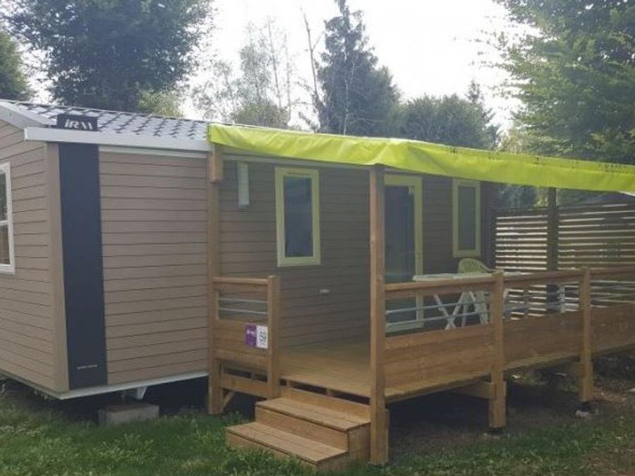 Camping Pas Cher vous présente avec son site Officiel campingpascher.fr, le Camping Le Moulin classé 4 étoiles, situé sur la commune de Patornay dans le département Jura (Franche Comté) en France. Le camping Le Moulin, vous présente un hébergement de type mobil-home de 22 m² et télévision. Le camping Le Moulin vous propose du sam. 06 juin au sam. 13 juin 2026, en promotion à -28% pour 7 nuits à 325 € au lieu de 455,0 € soit une Économie de 130 €. Cette location propose 75 dates différentes pour réserver votre séjour. Découvrez également les 15 autres gammes d'hébergements du camping. Les Avis clients pour le Camping Le Moulin sont excellents avec une note moyenne de 8 sur 10. LacRivière, Parc aquatique, Piscine couverte, Piscine extérieure, Animations familiales, Club enfants, Aire de jeux enfants, Baby-foot, Canoë-kayak, Cyclisme, Parcours sportif, Ping-pong, Pédalo, Pétanque, Terrain de volley-ball, Terrain multisports, Tir à l’arc, Voile, Bar, Boulangerie, Bureau de tabac, Dépôt de pain, Snack/Bar, Supermarché, Épicerie,... En savoir plus : cliquez-ICI.