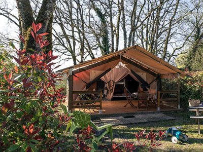 Cliquez pour découvrir toutes les photos de l'HÉBERGEMENT ! tente en toile et bois - Le Picouty photo 5