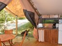 Cliquez pour découvrir toutes les photos de l'HÉBERGEMENT ! tente en toile et bois - camping Le Picouty photo 2