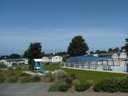 Camping Pas Cher vous présente avec son site Officiel campingpascher.fr, le Camping Village De L'Armorique classé 3 étoiles, situé sur la commune de Plestin Les Greves dans le département Côtes-d'armor (Bretagne) en France. Le camping Village De L'Armorique vous propose un hébergement de type maison de campagne (télévision). Cet hébergement propose plus de 42 dates différentes pour réserver ! Pour dévouvrir la période la moins chère, consultez la rubrique 'Tarifs' et sélectionnez votre mois de départ. L'établissement vous propose 7 autres types d'hébergements. Découvrez tous nos séjours à petits prix dans la commune et aux alentours de Plestin Les Greves du département : Côtes-d'armor (Bretagne). Les Avis clients pour le Camping Village De L'Armorique sont excellents avec une note moyenne de 8 sur 10. Piscine chauffée, Piscine couverte, Animations familiales, Aire de jeux enfants, Baby-foot, Canoë-kayak, Centre équestre, Ping-pong, Piscine, Pétanque, Salle de fitness, Terrain multisports, Bar, Dépôt de pain, Snack/Bar,... En savoir plus : cliquez-ICI.