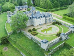 Camping Pas Cher vous présente avec son site Officiel campingpascher.fr, le Camping Village De L'Armorique classé 3 étoiles, situé sur la commune de Plestin Les Greves dans le département Côtes-d'armor (Bretagne) en France. Le camping Village De L'Armorique vous propose un hébergement de type maison de campagne (télévision). L'établissement vous propose 7 autres types d'hébergements. Découvrez tous nos séjours à petits prix dans la commune et aux alentours de Plestin Les Greves du département : Côtes-d'armor (Bretagne). Les Avis clients pour le Camping Village De L'Armorique sont excellents avec une note moyenne de 8 sur 10. Piscine chauffée, Piscine couverte, Animations familiales, Aire de jeux enfants, Baby-foot, Canoë-kayak, Centre équestre, Ping-pong, Piscine, Pétanque, Salle de fitness, Terrain multisports, Bar, Dépôt de pain, Snack/Bar,... En savoir plus : cliquez-ICI.