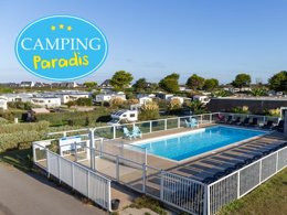 Camping Pas Cher vous présente avec son site Officiel campingpascher.fr, le Camping Paradis - La Baie De Ploemeur classé 3 étoiles, situé sur la commune de Ploemeur dans le département Morbihan (Bretagne) en France. Le camping Paradis - La Baie De Ploemeur, vous présente un hébergement de type mobil-home de 16 m² pour 2 personnes et télévision. Le camping Paradis - La Baie De Ploemeur vous propose du sam. 10 octobre au sam. 17 octobre 2026, en promotion à -15% pour 7 nuits à 159 € au lieu de 188,0 € soit une Économie de 29 €. Cette location propose 152 dates différentes pour réserver votre séjour. Découvrez également les 15 autres gammes d'hébergements du camping. Les Avis clients pour le Camping Paradis - La Baie De Ploemeur sont excellents avec une note moyenne de 8 sur 10. Mer, Piscine chauffée, Piscine extérieure, Animations familiales, Club enfants, Cyclisme, Golf, Ping-pong, Pétanque, Randonnée, Bar, Dépôt de pain, Plats à emporter, Restaurant,... En savoir plus : cliquez-ICI.