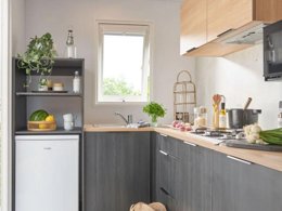 Camping Pas Cher vous présente avec son site Officiel campingpascher.fr, le Camping Paradis - La Baie De Ploemeur classé 3 étoiles, situé sur la commune de Ploemeur dans le département Morbihan (Bretagne) en France. Le camping Paradis - La Baie De Ploemeur, vous présente un hébergement de type mobil-home de 32 m² pour 4 personnes avec climatisation et télévision. Le camping Paradis - La Baie De Ploemeur vous propose du sam. 02 mai au sam. 09 mai 2026, en promotion à -15% pour 7 nuits à 189 € au lieu de 224,0 € soit une Économie de 35 €. Cette location propose 152 dates différentes pour réserver votre séjour. Découvrez également les 15 autres gammes d'hébergements du camping. Les Avis clients pour le Camping Paradis - La Baie De Ploemeur sont excellents avec une note moyenne de 8 sur 10. Mer, Piscine chauffée, Piscine extérieure, Animations familiales, Club enfants, Cyclisme, Golf, Ping-pong, Pétanque, Randonnée, Bar, Dépôt de pain, Plats à emporter, Restaurant,... En savoir plus : cliquez-ICI.