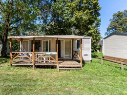 Camping Pas Cher vous présente avec son site Officiel campingpascher.fr, le Camping Paradis - La Baie De Ploemeur classé 3 étoiles, situé sur la commune de Ploemeur dans le département Morbihan (Bretagne) en France. Le camping Paradis - La Baie De Ploemeur, vous présente un hébergement de type mobil-home de 28 m² pour 4 personnes avec climatisation et télévision. Le camping Paradis - La Baie De Ploemeur vous propose du jeudi 04 juin au jeudi 11 juin 2026, en promotion à -15% pour 7 nuits à 185 € au lieu de 218,0 € soit une Économie de 33 €. Cette location propose 152 dates différentes pour réserver votre séjour. Découvrez également les 15 autres gammes d'hébergements du camping. Les Avis clients pour le Camping Paradis - La Baie De Ploemeur sont excellents avec une note moyenne de 8 sur 10. Mer, Piscine chauffée, Piscine extérieure, Animations familiales, Club enfants, Cyclisme, Golf, Ping-pong, Pétanque, Randonnée, Bar, Dépôt de pain, Plats à emporter, Restaurant,... En savoir plus : cliquez-ICI.