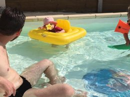 Camping Pas Cher vous présente avec son site Officiel campingpascher.fr, le Camping West classé 3 étoiles, situé sur la commune de Perros Guirec dans le département Côtes-d'armor (Bretagne) en France. Le camping West, vous présente un hébergement de type bungalow de 12 m² pour 2 personnes et télévision. Le camping West vous propose du sam. 28 mars au sam. 04 avril 2026 pour 7 nuits à 337€. Cette location propose 198 dates différentes pour réserver votre séjour. Découvrez également les 19 autres gammes d'hébergements du camping. Les Avis clients pour le Camping West sont excellents avec une note moyenne de 8 sur 10. Piscine chauffée, Piscine extérieure, Aire de jeux enfants, Baby-foot, Canoë-kayak, Centre équestre, Court de tennis, Ping-pong, Piscine, Plongée, Pétanque, Randonnée, Terrain multisports, Voile, Dépôt de pain, Food truck, Plats à emporter, Épicerie,... En savoir plus : cliquez-ICI.