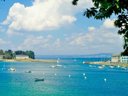 Camping Pas Cher vous présente avec son site Officiel campingpascher.fr, le Camping Trezmalaouen classé 3 étoiles, situé sur la commune de Plonévez Porzay dans le département Finistère (Bretagne) en France. Le camping Trezmalaouen, vous présente un hébergement de type mobil-home de 30 m² pour 6 personnes avec climatisation. Le camping Trezmalaouen vous proposeun séjour PAS CHER avec une REMISEdu sam. 06 juin au sam. 13 juin 2026, en promotion à -30% pour 7 nuits à 269,50 € au lieu de 385,0 € soit une Économie de 115,50 €. Cette location propose 24 dates différentes pour réserver votre séjour. Découvrez également les 2 autres gammes d'hébergements du camping. Les Avis clients pour le Camping Trezmalaouen sont excellents avec une note moyenne de 9 sur 10. Mer, Animations familiales, Club ados, Club enfants, Aire de jeux enfants, Canoë-kayak, Centre équestre, Court de tennis, Paddle, Ping-pong, Pétanque, Randonnée, Structure gonflable enfants, Surf, Terrain de volley-ball, Bar, Dépôt de pain, Supermarché, Épicerie,... En savoir plus : cliquez-ICI.