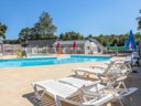 Camping Pas Cher vous présente avec son site Officiel campingpascher.fr, le Camping Baie De Terenez classé 3 étoiles, situé sur la commune de Plouezoch dans le département Finistère (Bretagne) en France. Le camping Baie De Terenez, vous présente un hébergement de type maison de 19 m² et télévision. Le camping Baie De Terenez vous propose du sam. 05 septembre au sam. 12 septembre 2026 pour 7 nuits à 414€. Cette location propose 19 dates différentes pour réserver votre séjour. Découvrez également les 12 autres gammes d'hébergements du camping. Les Avis clients pour le Camping Baie De Terenez sont excellents avec une note moyenne de 8 sur 10. Piscine chauffée, Piscine extérieure, Aire de jeux enfants, Ping-pong, Piscine, Pétanque, Structure gonflable enfants, Bar, Dépôt de pain, Plats à emporter, Épicerie,... En savoir plus : cliquez-ICI.