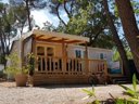 Camping Pas Cher vous présente avec son site Officiel campingpascher.fr, le Camping Le Devancon classé 3 étoiles, situé sur la commune de Peynier dans le département Bouches-du-rhône (Provence Alpes Côte D'azur) en France. Le camping Le Devancon, vous présente un hébergement de type mobil-home de 24 m². Le camping Le Devancon vous propose du lundi 20 avril au lundi 27 avril 2026 pour 7 nuits à 520€. Cette location propose 119 dates différentes pour réserver votre séjour. Découvrez également les 10 autres gammes d'hébergements du camping. Les Avis clients pour le Camping Le Devancon sont excellents avec une note moyenne de 9 sur 10. Mer, Piscine extérieure, Aire de jeux enfants, Centre équestre, Court de padel en extérieur, Cyclisme, Escalade, Jet-ski, Location de bateaux, Ping-pong, Plongée, Pétanque, Randonnée, Skatepark, Sports nautiques, Terrain de football,... En savoir plus : cliquez-ICI.