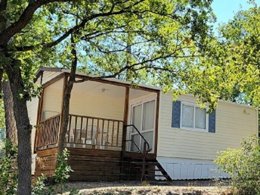 Camping Pas Cher vous présente avec son site Officiel campingpascher.fr, le Camping Le Devancon classé 3 étoiles, situé sur la commune de Peynier dans le département Bouches-du-rhône (Provence Alpes Côte D'azur) en France. Le camping Le Devancon, vous présente un hébergement de type mobil-home de 25 m². Le camping Le Devancon vous propose du lundi 20 avril au lundi 27 avril 2026 pour 7 nuits à 360€. Cette location propose 119 dates différentes pour réserver votre séjour. Découvrez également les 10 autres gammes d'hébergements du camping. Les Avis clients pour le Camping Le Devancon sont excellents avec une note moyenne de 9 sur 10. Mer, Piscine extérieure, Aire de jeux enfants, Centre équestre, Court de padel en extérieur, Cyclisme, Escalade, Jet-ski, Location de bateaux, Ping-pong, Plongée, Pétanque, Randonnée, Skatepark, Sports nautiques, Terrain de football,... En savoir plus : cliquez-ICI.