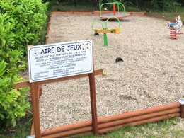 Camping Pas Cher vous présente avec son site Officiel campingpascher.fr, le Camping La Garenne classé 3 étoiles, situé sur la commune de Peyrignac dans le département Dordogne (Aquitaine) en France. Le camping La Garenne, vous présente un hébergement de type mobil-home de 28 m² et télévision. Le camping La Garenne vous propose du jeudi 01 janvier au jeudi 08 janvier 2026 pour 7 nuits à 266€. Cette location propose 297 dates différentes pour réserver votre séjour. Découvrez également les 15 autres gammes d'hébergements du camping. Les Avis clients pour le Camping La Garenne sont excellents avec une note moyenne de 8 sur 10. Piscine chauffée, Piscine extérieure, Animations familiales, Aire de jeux enfants, Baby-foot, Canoë-kayak, Centre équestre, Ping-pong, Piscine, Pétanque, Randonnée, Terrain de volley-ball, Trampoline, Bar, Dépôt de pain, Snack/Bar, Épicerie,... En savoir plus : cliquez-ICI.