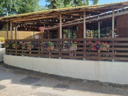 Camping Pas Cher vous présente avec son site Officiel campingpascher.fr, le Établissement La Garenne, situé sur la commune de Peyrignac dans le département Dordogne (Aquitaine) en France. L'établissement La Garenne vous propose un hébergement de type mobilhome de 32 m². L'établissement vous propose 18 autres types d'hébergements. Découvrez tous nos séjours à petits prix dans la commune et aux alentours de Peyrignac du département : Dordogne (Aquitaine).... En savoir plus : cliquez-ICI.