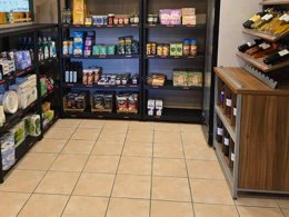 Camping Pas Cher vous présente avec son site Officiel campingpascher.fr, le Camping La Garenne classé 3 étoiles, situé sur la commune de Peyrignac dans le département Dordogne (Aquitaine) en France. Le camping La Garenne, vous présente un hébergement de type chalet de 35 m² pour 1 personne et télévision. Le camping La Garenne vous propose du sam. 29 août au sam. 05 septembre 2026 pour 7 nuits à 314€. Cette location propose 244 dates différentes pour réserver votre séjour. Découvrez également les 15 autres gammes d'hébergements du camping. Les Avis clients pour le Camping La Garenne sont excellents avec une note moyenne de 8 sur 10. Piscine chauffée, Piscine extérieure, Animations familiales, Aire de jeux enfants, Baby-foot, Canoë-kayak, Centre équestre, Ping-pong, Piscine, Pétanque, Randonnée, Terrain de volley-ball, Trampoline, Bar, Dépôt de pain, Snack/Bar, Épicerie,... En savoir plus : cliquez-ICI.