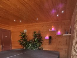 Camping Pas Cher vous présente avec son site Officiel campingpascher.fr, le Camping La Garenne classé 3 étoiles, situé sur la commune de Peyrignac dans le département Dordogne (Aquitaine) en France. Le camping La Garenne, vous présente un hébergement de type chalet de 35 m² pour 2 personnes et télévision. Le camping La Garenne vous propose du sam. 29 août au sam. 05 septembre 2026 pour 7 nuits à 398€. Cette location propose 263 dates différentes pour réserver votre séjour. Découvrez également les 15 autres gammes d'hébergements du camping. Les Avis clients pour le Camping La Garenne sont excellents avec une note moyenne de 8 sur 10. Piscine chauffée, Piscine extérieure, Animations familiales, Aire de jeux enfants, Baby-foot, Canoë-kayak, Centre équestre, Ping-pong, Piscine, Pétanque, Randonnée, Terrain de volley-ball, Trampoline, Bar, Dépôt de pain, Snack/Bar, Épicerie,... En savoir plus : cliquez-ICI.