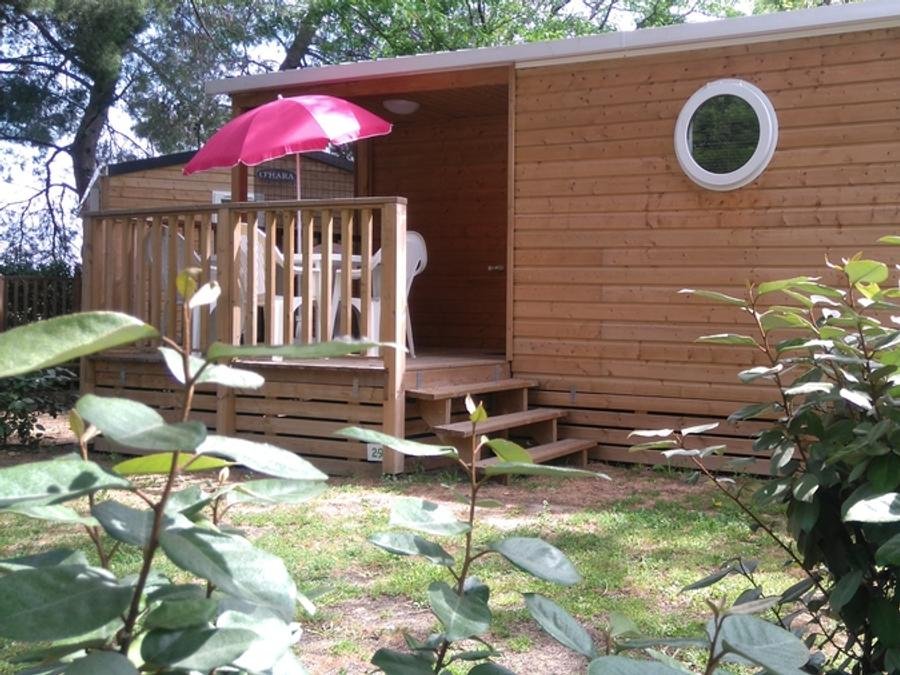 Camping Pas Cher vous présente avec son site Officiel campingpascher.fr, le Camping Les Cigales classé 3 étoiles, situé sur la commune de Pezenas dans le département Hérault (Languedoc Roussillon) en France. Le camping Les Cigales, vous présente un hébergement de type mobil-home de 23 m² pour 5 personnes avec climatisation et télévision. Le camping Les Cigales vous propose du mercredi 10 juin au mercredi 17 juin 2026 avec un DÉPART DEMAIN pour 7 nuits à 455€. Cette location propose 65 dates différentes pour réserver votre séjour. Découvrez également les 7 autres gammes d'hébergements du camping. Les Avis clients pour le Camping Les Cigales sont excellents avec une note moyenne de 8 sur 10. LacMerRivière, Piscine chauffée, Piscine extérieure, Animations familiales, Aire de jeux enfants, Aire de jeux intérieure, Baby-foot, Canoë-kayak, Centre équestre, Golf, Jet-ski, Ping-pong, Planche à voile, Bar, Dépôt de pain, Restaurant, Snack/Bar, Épicerie,... En savoir plus : cliquez-ICI.