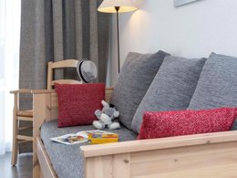 Camping Pas Cher vous présente avec son site Officiel campingpascher.fr, la Résidence Odalys Essentielle Domaine Des Roches Jaunes classé 3 étoiles, située sur la commune de Plougasnou dans le département Finistère (Bretagne) en France. La résidence Odalys Essentielle Domaine Des Roches Jaunes, vous présente un hébergement de type appartement de 44 m² et télévision. La résidence Odalys Essentielle Domaine Des Roches Jaunes vous propose du sam. 07 mars au sam. 14 mars 2026 pour 7 nuits à 389€. Cette location propose 32 dates différentes pour réserver votre séjour. Découvrez également les 7 autres gammes d'hébergements de la résidence. Les Avis clients pour la Résidence Odalys Essentielle Domaine Des Roches Jaunes sont excellents avec une note moyenne de 8 sur 10. Mer, Piscine chauffée, Piscine couverte, Aire de jeux enfants, Centre équestre, Court de tennis, Cyclisme, Golf, Plongée, Randonnée, Salle de fitness, Boulangerie, Station-service,... En savoir plus : cliquez-ICI.