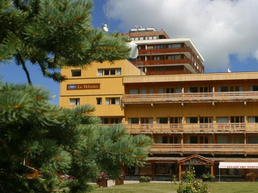 Camping Pas Cher vous présente avec son site Officiel campingpascher.fr, la Résidence Odalys Référence Le Pelvoux classé 4 étoiles, située sur la commune de Plagne Centre dans le département Savoie (Rhône Alpes) en France. La résidence Odalys Référence Le Pelvoux, vous présente un hébergement de type appartement de 41 m² pour 2 personnes et télévision. La résidence Odalys Référence Le Pelvoux vous proposeun séjour PAS CHER avec une REMISEdu sam. 27 juin au sam. 04 juillet 2026, en promotion à -30% pour 7 nuits à 237,30 € au lieu de 339,0 € soit une Économie de 101,70 €. Cette location propose 12 dates différentes pour réserver votre séjour. Découvrez également les 6 autres gammes d'hébergements de la résidence. Les Avis clients pour la Résidence Odalys Référence Le Pelvoux sont excellents avec une note moyenne de 9 sur 10. Canoë-kayak, Randonnée,... En savoir plus : cliquez-ICI.