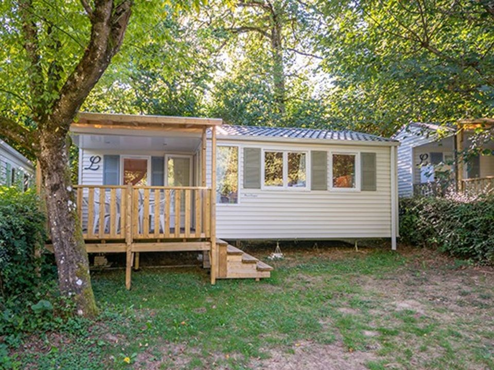 Camping Pas Cher vous présente avec son site Officiel campingpascher.fr, le Établissement Les Terrasses Du Lac, situé sur la commune de Pont De Salars dans le département Aveyron (Midi-pyrénées) en France. L'établissement Les Terrasses Du Lac vous propose un hébergement de type mobil-home de 25 m². L'établissement vous propose 10 autres types d'hébergements. Découvrez tous nos séjours à petits prix dans la commune et aux alentours de Pont De Salars du département : Aveyron (Midi-pyrénées).... En savoir plus : cliquez-ICI.