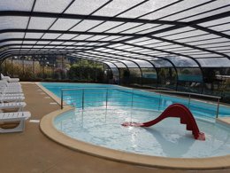 Camping Pas Cher vous présente avec son site Officiel campingpascher.fr, le Camping Entre Terre Et Mer classé 3 étoiles, situé sur la commune de Pont Scorff dans le département Morbihan (Bretagne) en France. Le camping Entre Terre Et Mer, vous présente un hébergement de type hébergement insolite de 8 m². Le camping Entre Terre Et Mer vous propose du vendredi 18 septembre au vendredi 25 septembre 2026 pour 7 nuits à 224€. Cette location propose 56 dates différentes pour réserver votre séjour. Découvrez également les 12 autres gammes d'hébergements du camping. Les Avis clients pour le Camping Entre Terre Et Mer sont excellents avec une note moyenne de 8 sur 10. MerRivièreÉtang, Piscine chauffée, Piscine couverte, Animations familiales, Club enfants, Aire de jeux enfants, Baby-foot, Canoë-kayak, Cyclisme, Ping-pong, Pétanque, Randonnée, Salle de fitness, Salle de jeux vidéo, Structure gonflable enfants, Terrain multisports, Trampoline, Bar, Boulangerie, Bureau de tabac, Dépôt de pain, Food truck, Station-service, Supermarché, Épicerie,... En savoir plus : cliquez-ICI.