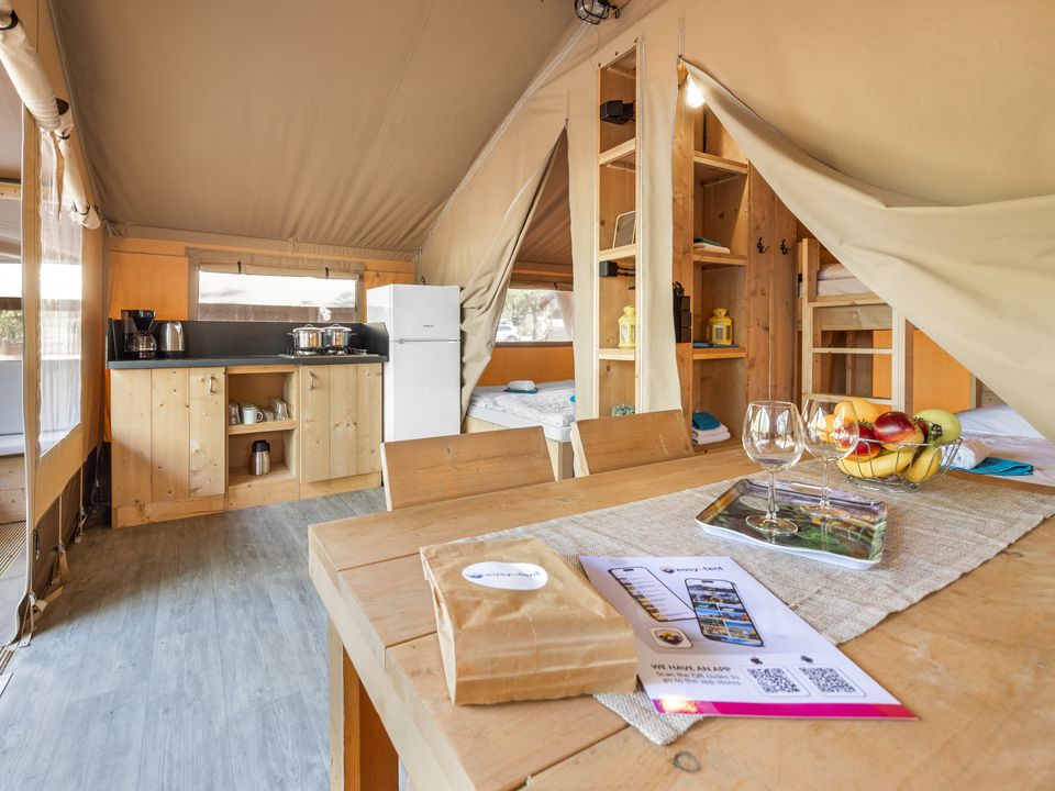 Cliquez pour découvrir toutes les photos de l'HÉBERGEMENT ! tente toile et bois - Bijela Uvala photo 3