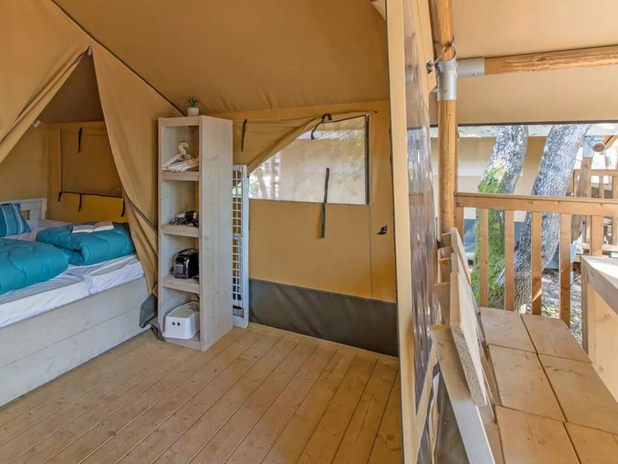 Cliquez pour découvrir toutes les photos de l'HÉBERGEMENT ! tente toile et bois - établissement Bijela Uvala photo 3