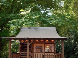 Camping Pas Cher vous présente avec son site Officiel campingpascher.fr, le Camping Flower La Grande Plage classé 3 étoiles, situé sur la commune de Plobannalec Lesconil dans le département Finistère (Bretagne) en France. Le camping Flower La Grande Plage, vous présente un hébergement de type bungalow de 20 m². Le camping Flower La Grande Plage vous propose du mardi 26 mai au mardi 02 juin 2026 pour 7 nuits à 252€. Cette location propose 45 dates différentes pour réserver votre séjour. Découvrez également les 17 autres gammes d'hébergements du camping. Les Avis clients pour le Camping Flower La Grande Plage sont excellents avec une note moyenne de 8 sur 10. Parc aquatique, Piscine chauffée, Piscine extérieure, Animations familiales, Club enfants, Aire de jeux enfants, Baby-foot, Canoë-kayak, Centre équestre, Ping-pong, Piscine, Plongée, Pétanque, Randonnée, Bar, Dépôt de pain, Pizzeria, Plats à emporter, Snack/Bar,... En savoir plus : cliquez-ICI.