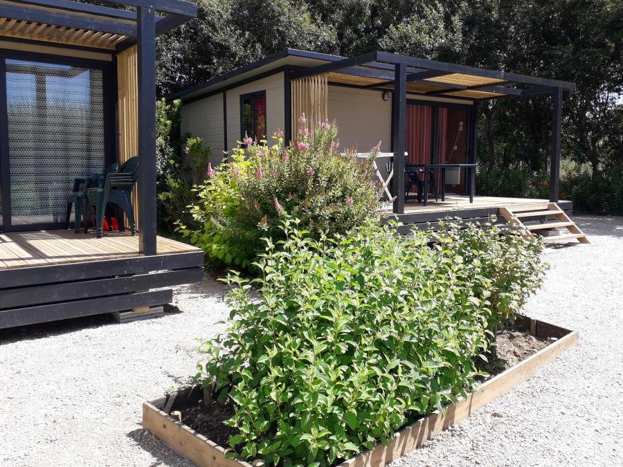 Camping Pas Cher vous présente avec son site Officiel campingpascher.fr, le Camping De La Mer classé 2 étoiles, situé sur la commune de Ploeven dans le département Finistère (Bretagne) en France. Le camping De La Mer vous propose un hébergement de type chalet de 25 m² pour 5 personnes. Cet hébergement propose plus de 14 dates différentes pour réserver ! Pour dévouvrir la période la moins chère, consultez la rubrique 'Tarifs' et sélectionnez votre mois de départ. L'établissement vous propose 6 autres types d'hébergements. Découvrez tous nos séjours à petits prix dans la commune et aux alentours de Ploeven du département : Finistère (Bretagne). Les Avis clients pour le Camping De La Mer sont excellents avec une note moyenne de 8 sur 10. Mer, Aire de jeux enfants, Paddle, Pétanque, Randonnée, Surf, Bar, Dépôt de pain, Plats à emporter, Snack/Bar, Épicerie,... En savoir plus : cliquez-ICI.