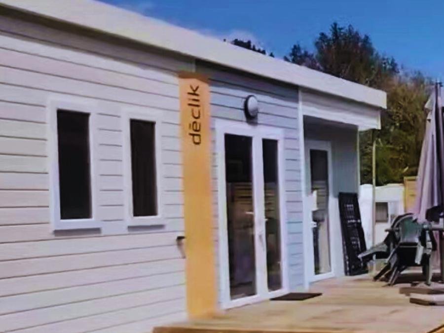 Camping Pas Cher vous présente avec son site Officiel campingpascher.fr, le Camping De La Mer classé 2 étoiles, situé sur la commune de Ploeven dans le département Finistère (Bretagne) en France. Le camping De La Mer vous propose un hébergement de type mobil-home de 31 m² pour 1 personne. L'établissement vous propose 6 autres types d'hébergements. Découvrez tous nos séjours à petits prix dans la commune et aux alentours de Ploeven du département : Finistère (Bretagne). Les Avis clients pour le Camping De La Mer sont excellents avec une note moyenne de 8 sur 10. Mer, Aire de jeux enfants, Paddle, Pétanque, Randonnée, Surf, Bar, Dépôt de pain, Plats à emporter, Snack/Bar, Épicerie,... En savoir plus : cliquez-ICI.
