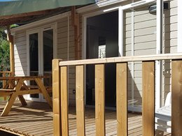 Camping Pas Cher vous présente avec son site Officiel campingpascher.fr, le Camping Cap Du Roc classé 4 étoiles, situé sur la commune de Port La Nouvelle dans le département Aude (Languedoc Roussillon) en France. Le camping Cap Du Roc, vous présente un hébergement de type mobil-home. Le camping Cap Du Roc vous propose du sam. 28 mars au sam. 04 avril 2026 pour 7 nuits à 363€. Cette location propose 26 dates différentes pour réserver votre séjour. Découvrez également les 4 autres gammes d'hébergements du camping. Les Avis clients pour le Camping Cap Du Roc sont excellents avec une note moyenne de 8 sur 10. Mer, Piscine chauffée, Piscine extérieure, Animations familiales, Aire de jeux enfants, Baby-foot, Pétanque, Voile, Bar, Dépôt de pain, Plats à emporter, Snack/Bar,... En savoir plus : cliquez-ICI.