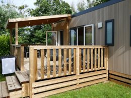 Camping Pas Cher vous présente avec son site Officiel campingpascher.fr, le Camping La Corniche classé 3 étoiles, situé sur la commune de Plozevet dans le département Finistère (Bretagne) en France. Le camping La Corniche, vous présente un hébergement de type mobil-home de 29 m² et télévision. Le camping La Corniche vous propose du sam. 30 mai au sam. 06 juin 2026 pour 7 nuits à 199€. Cette location propose 19 dates différentes pour réserver votre séjour. Découvrez également les 2 autres gammes d'hébergements du camping. Les Avis clients pour le Camping La Corniche sont excellents avec une note moyenne de 8 sur 10. MerÉtang, Piscine chauffée, Piscine couverte, Animations familiales, Aire de jeux enfants, Baby-foot, Centre équestre, Ping-pong, Pétanque, Randonnée, Structure gonflable enfants, Terrain de football, Bar, Dépôt de pain, Food truck, Restaurant, Station-service, Épicerie,... En savoir plus : cliquez-ICI.