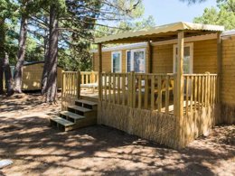 Camping Pas Cher vous présente avec son site Officiel campingpascher.fr, le Camping Campo Di Mare classé 3 étoiles, situé sur la commune de Porto-vecchio dans le département Corse Du Sud (Corse) en France. Le camping Campo Di Mare, vous présente un hébergement de type mobil-home de 33 m² avec climatisation et télévision. Le camping Campo Di Mare vous proposeun séjour PAS CHER avec une REMISEdu sam. 04 avril au sam. 11 avril 2026, en promotion à -35% pour 7 nuits à 489 € au lieu de 752,31 € soit une Économie de 263,31 €. Cette location propose 19 dates différentes pour réserver votre séjour. Découvrez également les 3 autres gammes d'hébergements du camping. Les Avis clients pour le Camping Campo Di Mare sont excellents avec une note moyenne de 8 sur 10. Mer, Piscine chauffée, Piscine extérieure, Aire de jeux enfants, Baby-foot, Ping-pong, Pétanque, Salle de jeux vidéo, Structure gonflable enfants, Bar, Dépôt de pain, Plats à emporter, Snack/Bar,... En savoir plus : cliquez-ICI.