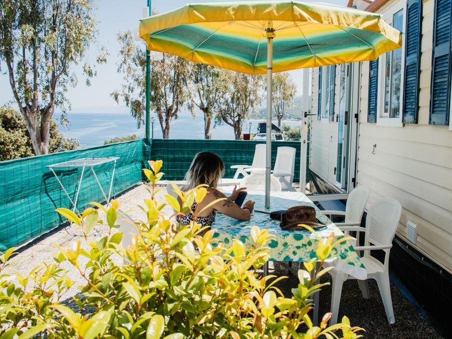 Camping Pas Cher vous présente avec son site Officiel campingpascher.fr, le Camping Rais Gerbi classé 4 étoiles, situé sur la commune de Pollina dans le département Palerme (Sicile) en Italie. Le camping Rais Gerbi, vous présente un hébergement de type mobil-home de 24 m² pour 5 personnes avec climatisation. Le camping Rais Gerbi vous propose du jeudi 01 octobre au jeudi 08 octobre 2026, en promotion à -10% pour 7 nuits à 567 € au lieu de 630,0 € soit une Économie de 63 €. Cette location propose 89 dates différentes pour réserver votre séjour. Découvrez également les 4 autres gammes d'hébergements du camping. Les Avis clients pour le Camping Rais Gerbi sont excellents avec une note moyenne de 8 sur 10. MerRivière, Piscine extérieure, Aire de jeux enfants, Canoë-kayak, Court de tennis, Ping-pong, Planche à voile, Plongée, Randonnée, Structure gonflable enfants, Terrain de football, Boulangerie, Bureau de tabac, Pizzeria, Restaurant, Station-service, Supermarché, Épicerie,... En savoir plus : cliquez-ICI.